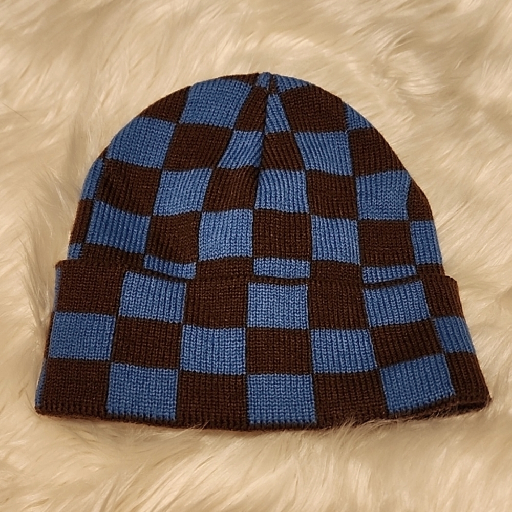 BNWT SUPER CUTE CHECKED BEANIE!